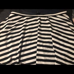 TORRID BLACK / WHITE BOTTOM ONLY WORN ONCE 3X